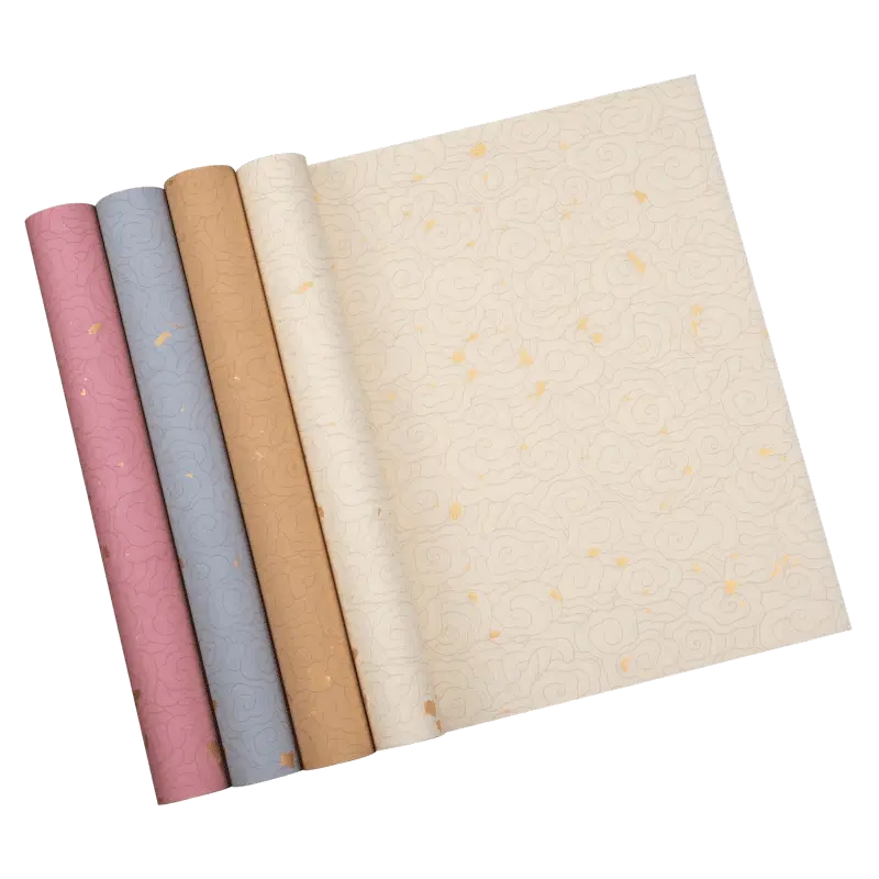 Elegante papel decorativo artesanal con diseños de nubes y detalles dorados. Disponible en cinco colores suaves: rosa, azul, beige, blanco y crema. Perfecto para caligrafía, manualidades, scrapbooking y envolturas especiales. Fabricado con materiales de alta calidad, ideal para proyectos creativos y artísticos. Aporta un toque único y sofisticado a tus creaciones. Perfecto para regalos y decoración premium.